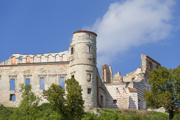 Fototapeta na wymiar Renaissance castle, defense building, ruins, on a sunny day, Lublin Voivodeship, Janowiec ,Poland