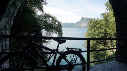 Fototapeta premium Radfahren am Luganer See, Gandria, Schweiz