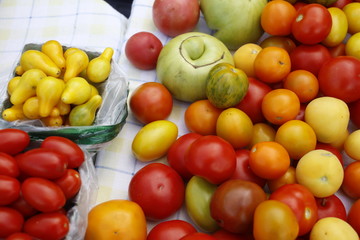 Heirloom tomatoes for sale during the Saturday Farmers Market