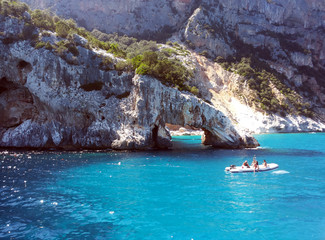 Mare di Sardegna, vacanza estiva in Italia Acque cristalline, limpide, azzurre, smeraldo e turchesi...