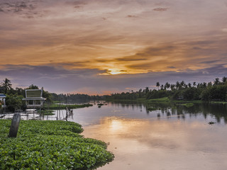The scenery of the river and the sunset