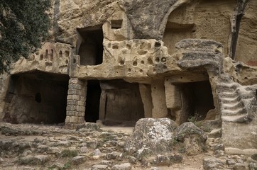 Habitat troglodyte à Calès, Lamanon, Bouches-du-Rhône, France