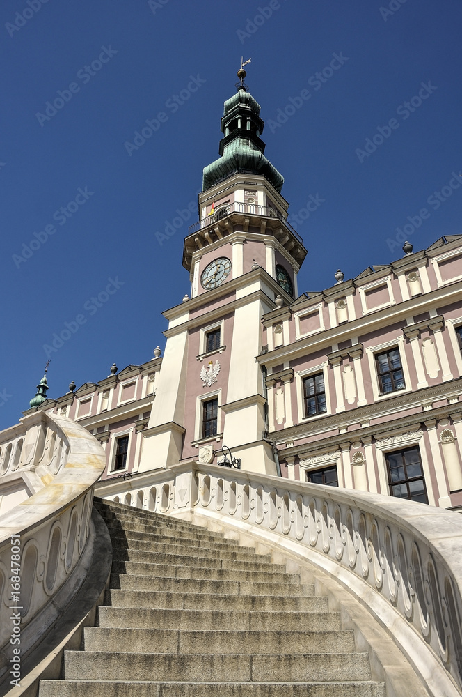 Wall mural Miasto Zamość - zabytkowy ratusz i schody