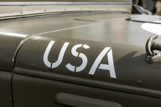 USA sur le capot d'un v&eacute;hicule de la seconde guerre mondiale