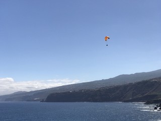 Paragliding über dem Atlantik