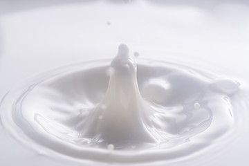 ミルククラウン、水滴