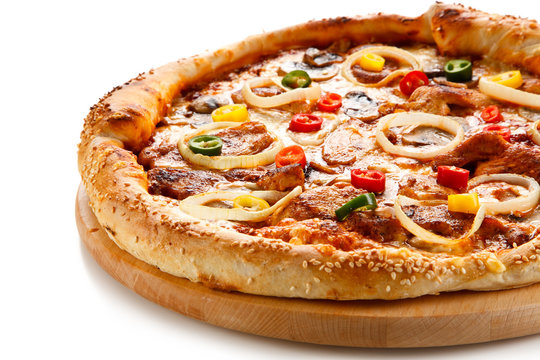 Pizza pepperoni with chicken and vegetables