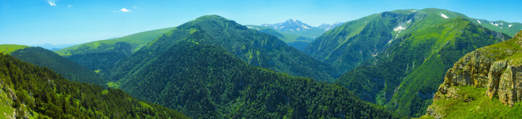 Fototapeta na wymiar Mountain panorama in clear weather