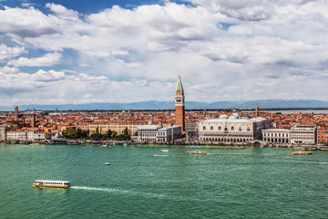 Obraz premium View from the top of Venice, St. Mark's Square and the lagoon