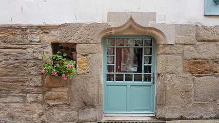 Fototapeta na wymiar porte d'entrée typique bretonne