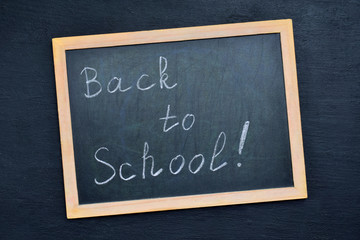 Obraz premium Back to school in blackboard on dark background. View from above. Flat lay