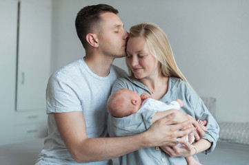 Obraz na płótnie Canvas Husband wife and newborn child