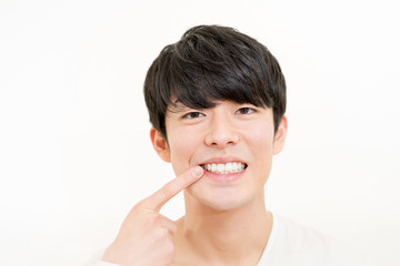 歯のケア（男性・デンタルイメージ）