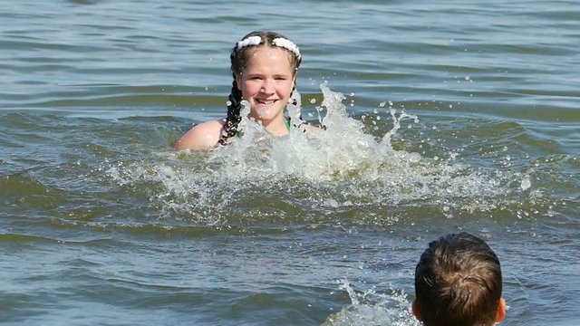 Girl swims splashing