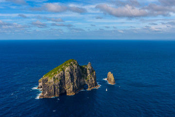 Naklejka premium awesome islands landscape with turquoise sea 