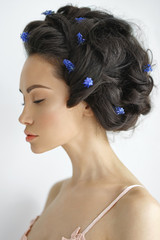 Naklejka premium Beautiful young woman with blue muscari in her hair