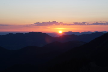 Sonnenaufgang in den Bergen