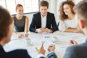 Besprechung mit viel Statistik