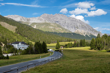 Obraz premium Schweiz - Graubünden - Zernez - Ofenpass