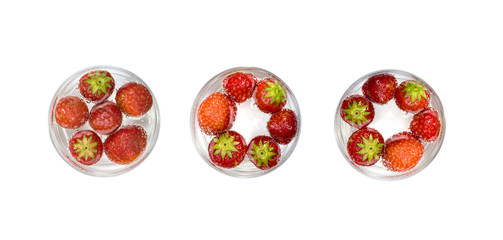 Erdbeeren im Glas mit Mineralwasser