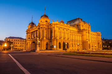 Obraz premium Croatian National Theater in Zagreb at night