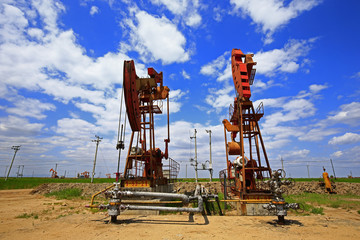 Fototapeta na wymiar The oil pump, industrial equipment