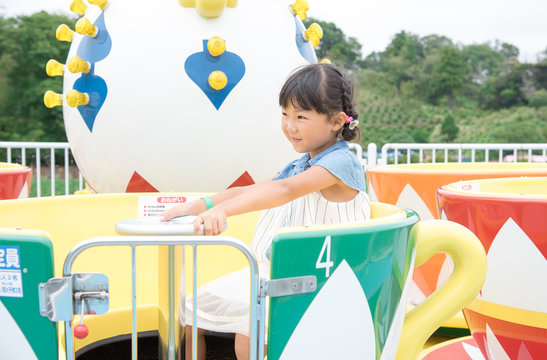 「コーヒーカップ 遊園地」の画像 3,064 件の Stock 写真、ベクターおよびビデオ Adobe Stock