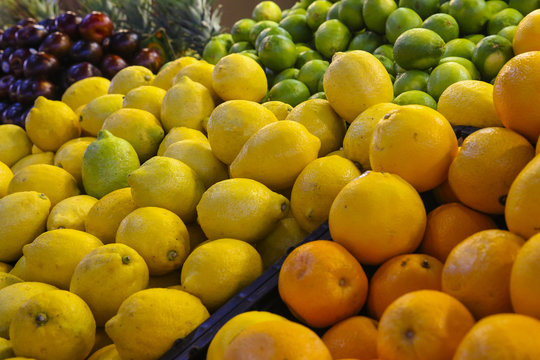 Citrus fruit at the market
