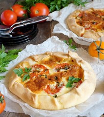 Galette with tomatoes and mozzarella