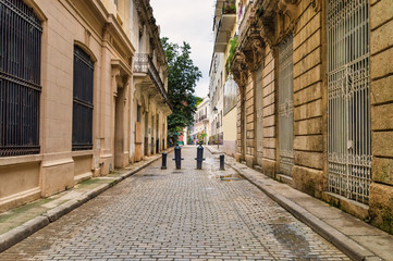 Obraz premium Street in the historical center of Havana, Cuba