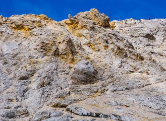 Bergsteiger an Felswand