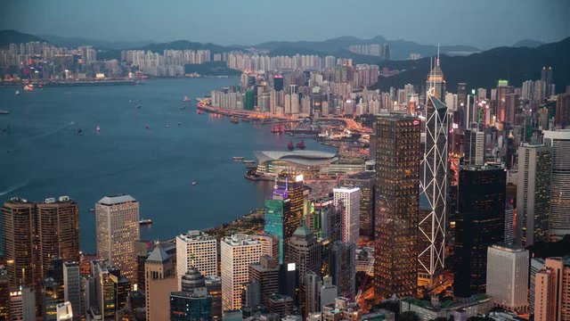 Time lapse of Hong Kong skyscraper in the evening