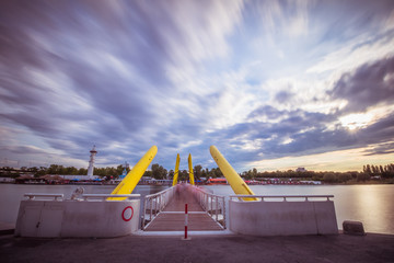 Wiener Skyline und Sommertreiben auf der Donauinsel