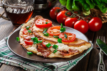 Omelette with bacon and tomatoes