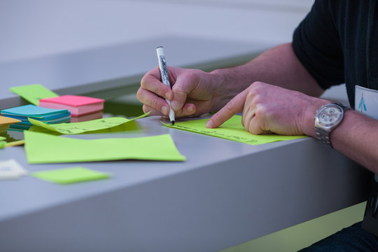 Ecrire des id&eacute;es sur post-it