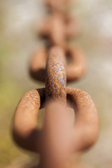 Verrostete Kette - Künstlerbedarf - Makroaufnahme - mit sanftem Bokeh