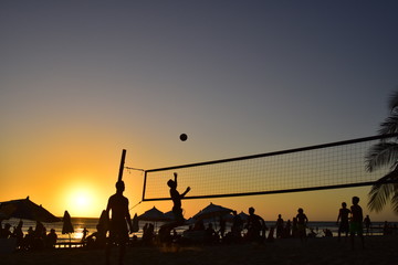Fototapeta na wymiar volley ball sur la plage de jericoacoara brésil