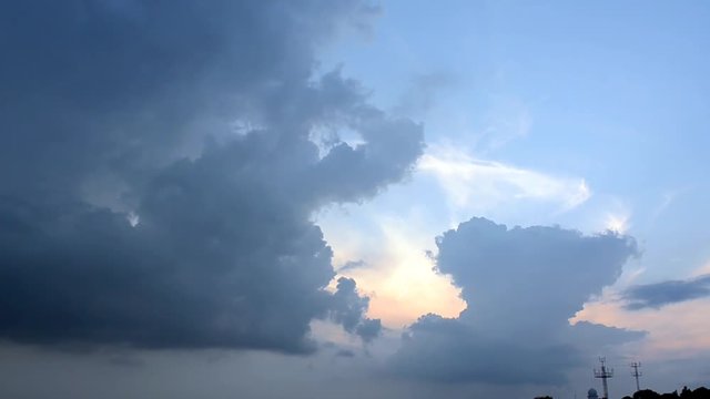 Wolkenlandschaft bei Sonnenuntergang, Zeitraffer