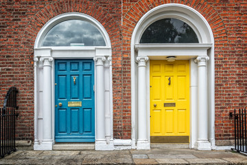 Blue and yellow classic doors in Dublin, example of georgian typical architecture of Dublin, Ireland - obrazy, fototapety, plakaty