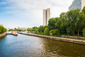 Obraz premium Fischerinsel in Berlin im Sommer