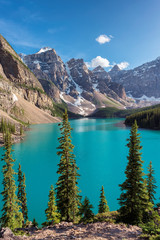 Beautiful turquoise waters of the Moraine lake with snow-covered peaks above it in Banff National Park of Canada - obrazy, fototapety, plakaty