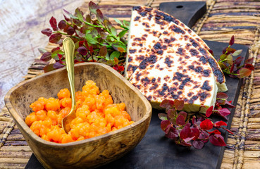 Cloudberries with  bread cheese