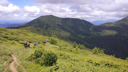mountain karpaty tourists trail travel