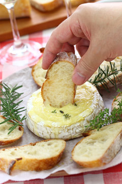 baked camembert cheese fondue with bread
