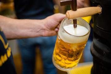 Spillatura di un boccale di birra da 1 litro