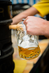 Spillatura di un boccale di birra da 1 litro