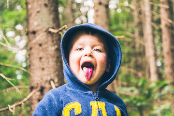 Little kid eat blueberry in the forest