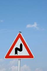 warnschild achtung doppelkurve