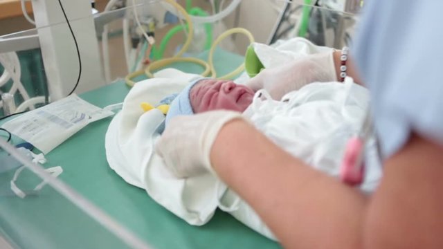 Newborn baby been detailed examined immediately after childbirth