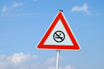 warndreieck achtung rauchverbot